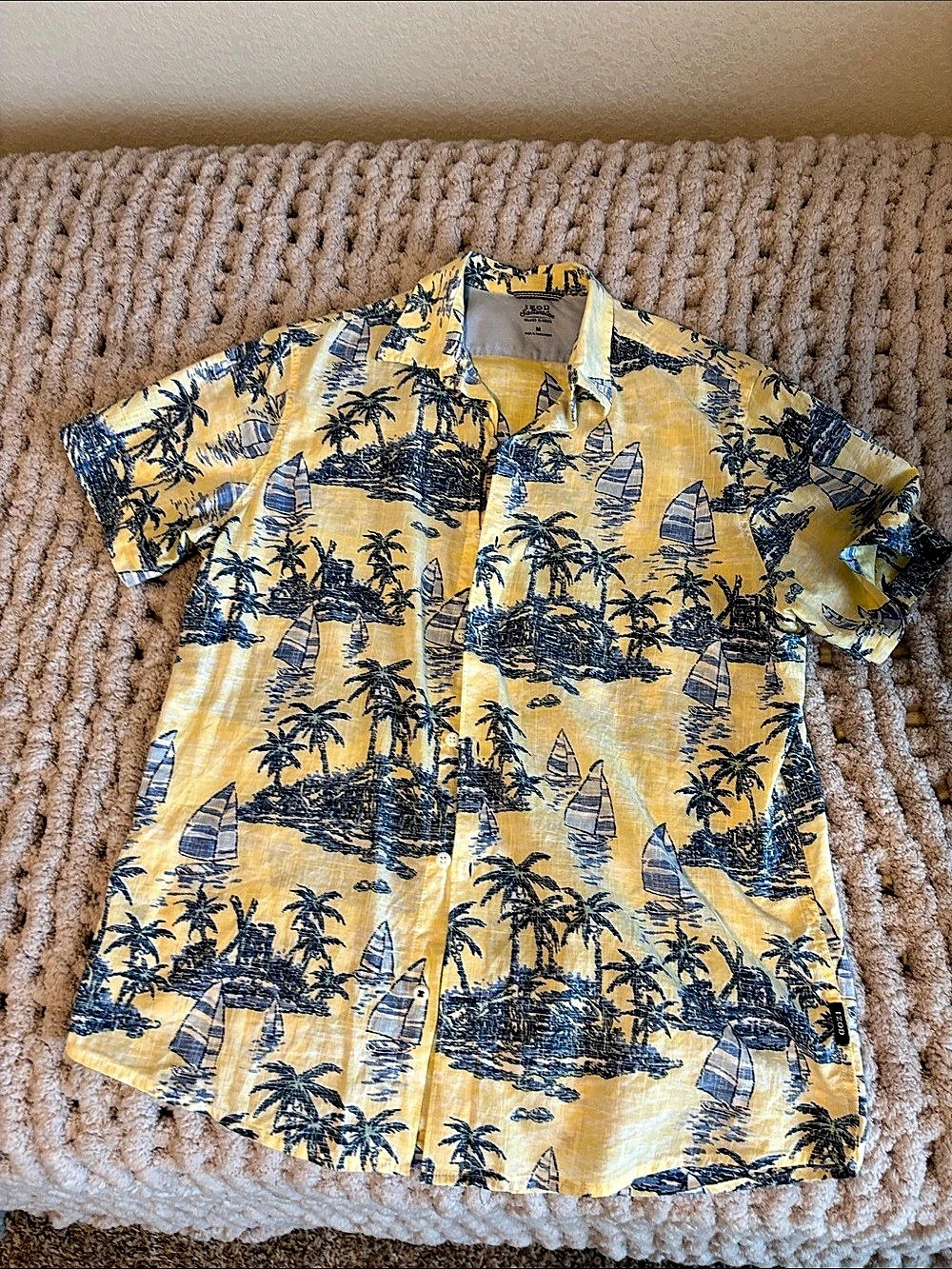IZOD Sailmaker Tropical Print Short Sleeve Shirt Size Medium